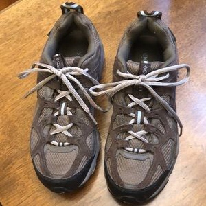 Columbia techlite outdoor hiking/walking shoe size 8